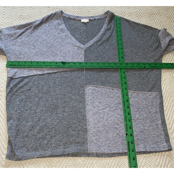 Hem & Thread Can't Miss It Patchwork Top Sweater Gray Large Women V-Neck - Picture 7 of 7